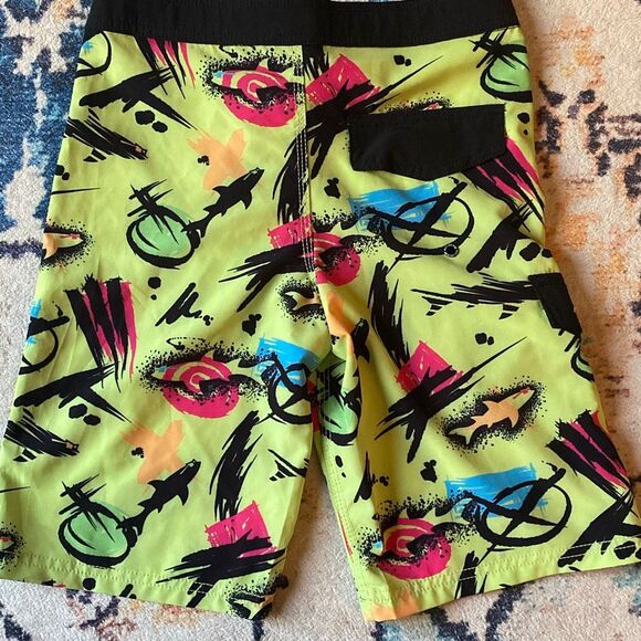 NWOT Maui & Sons Swim Trunks Youth 12 black shark board shorts - Picture 7 of 9